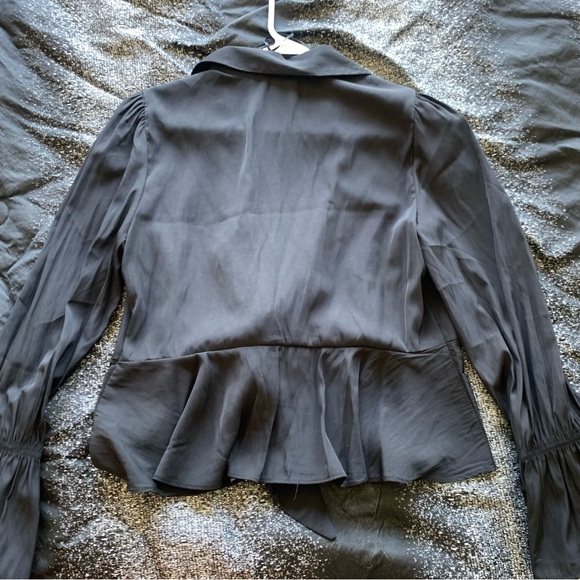 Cute black tie front long sleeve top - Picture 4 of 6